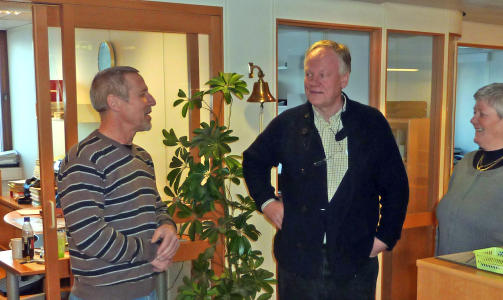 FORELDRE Viggo Kristiansens foreldre, Svein og Turid Kristiansen har i alle �r stilt opp for s�nnen. De har betalt store deler av arbeidet som advokat Sigurd J. Kloms�t (midten) har nedlagt for � f� Baneheisaken gjenopptatt. Foto: Eivind Pedersen