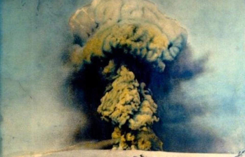 MONSTERVULKAN: Slik kan det se ut dersom Katla v�kner opp. If�lge den islandske vulkanforskeren Magnus Tumi Gudmundsson er det 75 prosent sjanse for at den v�kner. Dette kan skape tsunami og enorme flodb�lger. Foto: Library of Vestmannaeyjar