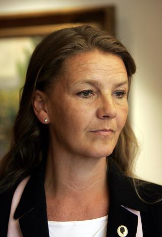 KRISISERER FLYTOGET: Ingjerd Schou, samferdselspolitisk talsperson i H�yre, mener NSB og Flytoget har handlet for treigt i forbindelse med flystansen. Foto: Erlend Aas / SCANPIX