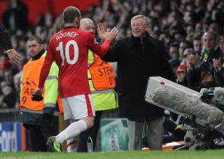 SELGES IKKE: Wayne Rooney har trent foran City-kampen, forteller Alex Ferguson. Han avfeirer ryktene om at spissen med 24 m�l kan bli solgt til Real Madrid. Foto: EPA/Magi Haroun