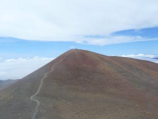 VERDENS H�YESTE FJELL: Mauna Kea p� Hawaii rager 4205 m over havet. Vulkanen er til sammen ca 10 00 meter h�yt, om man tar med det under havoverflaten. Foto: WIKIMEDIA