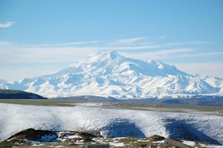 EUROPAS H�YESTE FJELL: Elbrus i Russland er en inaktiv vulkan. Foto: WIKIMEDIA