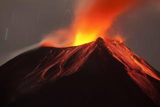 VULKANLAND NUMMER 1: Det er Ecuador det. Dette er Tungurahua som har blitt mer aktiv siden 1999. Foto: EPA/Jos� J�come
