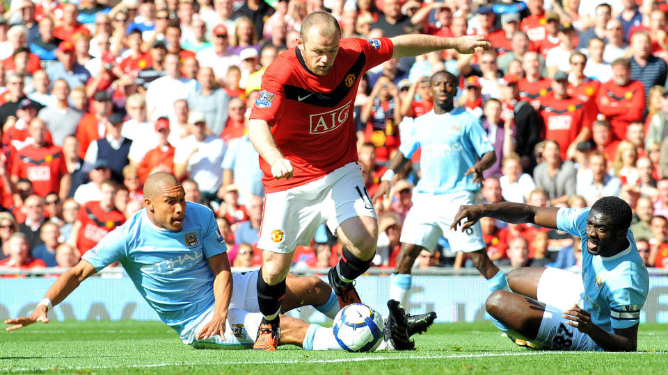 MODERNE KLASSIKER: Ligaoppgj�ret mellom Manchester United og Manchester City p� Old Trafford i september var en umiddelbar klassiker. F�r man halvparten s� mye underholdning i morgendagens Manchester-derby, blir det en meget severdig kamp p� City of Manchester Stadium.Foto: SCANPIX/AFP PHOTO/ANDREW YATES