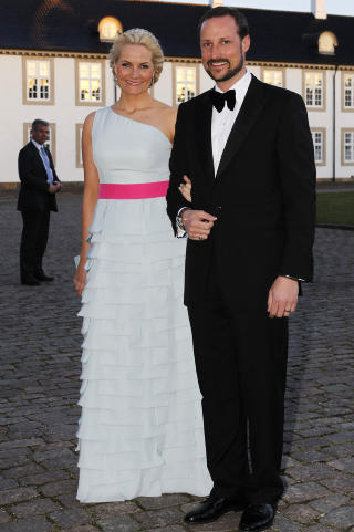 KJ�RTE OGS�: Ogs� kronprinsesse Mette-Marit og kronprins Haakon kj�rte til K�benhavn og Fredensborg slott Foto: H�kon Mosvold Larsen  / Scanpix