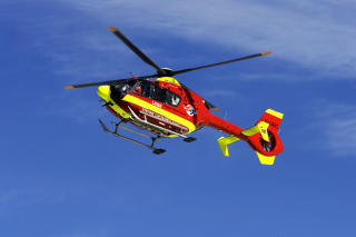 HELIKOPTERET: Det var et helikopter av denne typen, en EC 135, som fikk et askelag etter en flyvning. Dette har registreringsnummeret LN-OOC, mens det var LN-OOE som n� inspiseres. Foto: Torbj�rn G�nning/Dagbladet