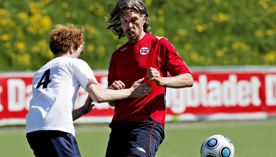 FORFALL: I fjor var Karl Ove Knausg�rd p� plass da forfatterlandslaget m�tte England p� Stampesletta p� Lillehammer. I �r har han meldt forfall. Foto: Lars Eivind Bones / Dagbladet