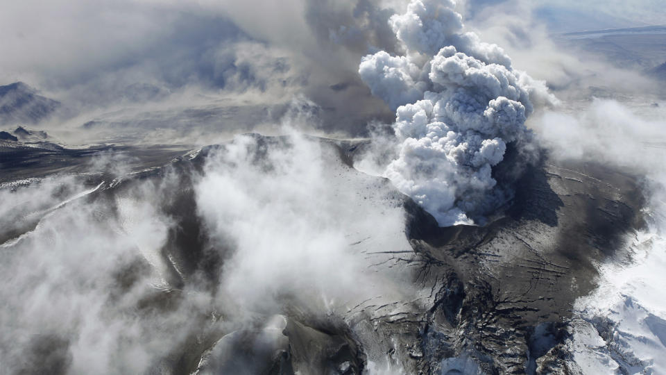 VIL IKKE N� FRAM: vanntilf�rselen til vulkanen Eyjafjallaj�kull n� har g�tt drastisk ned, slik at det ikke lenger blir produsert like mye aske som f�r, sier meteorolog Oli Arnason ved Vedurstofa Islands (det islandske meteorologiske instituttet) Foto: REUTERS/Lucas Jackson/Scanpix