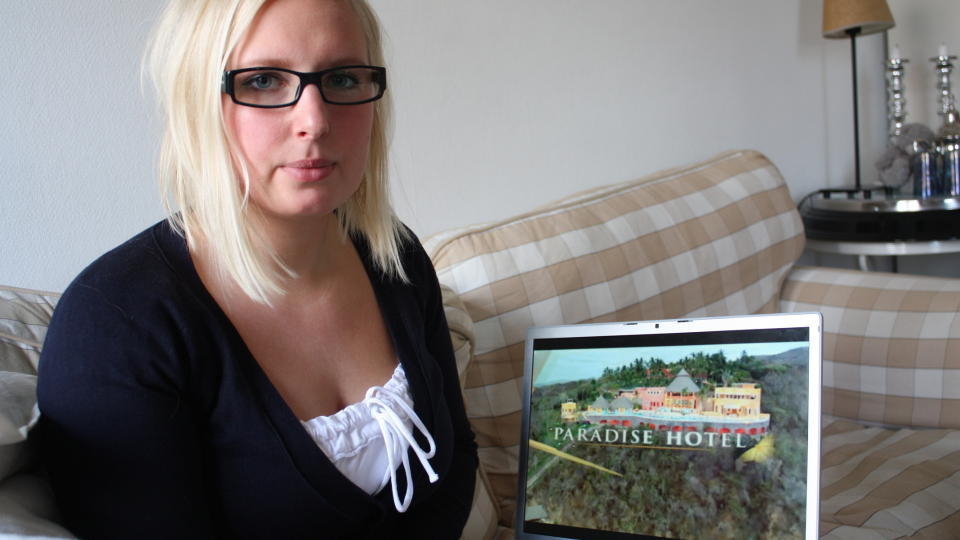TWITRET: Desiree Karlsen (23) trodde dr�mmejobben var i boks. Det var helt til hun tvitret at hun s� p� Paradise hotel. foto: PRIVAT