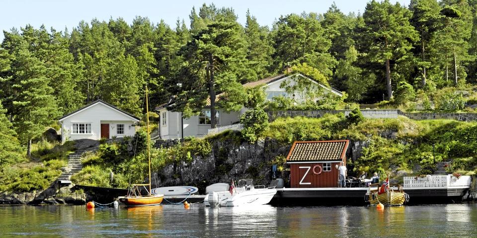 HYTTEMARKEDET VED SJ�EN: Hytter med strandlinje har i snitt 35 prosent h�yere pris enn tilsvarende hytter uten strandlinje. Likevel vil vi f� en prisstigning i dette segmentet, if�lge ekspertene.  Illustrasjonsfoto: Per Erik J�ger