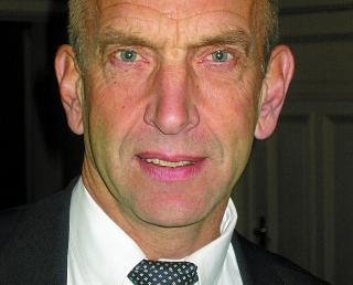 PRISSTIGNING: Finn Tveter, leder i Norges Eiendomsmeglerforbund (NEF) tror prisene i hyttemarkedet ved sj�en skal videre opp. P� tross av at markedet allerede er priset sv�rt h�yt.  FOTO: NEF