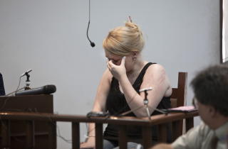 BR�T UT I T�RER: Stina Brendemo Hagen klarte ikke � framf�re noen forsvarstale. Foto: Henning Lilleg�rd/Dagbladet