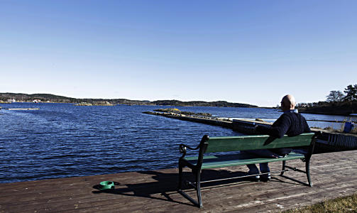 GJESTEBRYGGE: Her er utsikt over bukten mot Mågerø. GJESTEBRYGGE: Her er utsikt over bukten mot Mågerø.