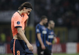 VITNE TIL SL�SSKAMP: Zlatan Ibrahimovic forteller at Marco Materazzi gikk fysisk til angrep p� Mario Balotelli i spillertunnelen etter at sistnevnte kastet Inter-tr�ya i bakken foran supporterne.Foto: SCANPIX/REUTERS/Alessandro Garofalo