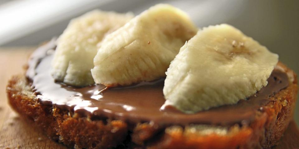 BANANBR�D: Br�det lages av banan og br�d og er supertdigg med barnslig nugatti p�. Foto: Erik Hannemann