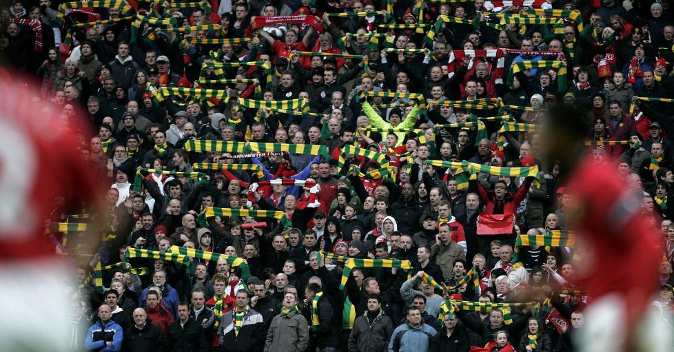 GJELDSTYNGET: Manchester United gikk 734 millioner kroner i minus i forrige regnskaps�r, p� tross av at selve driften av klubben viste et overskudd p� hele 929 millioner. �rsaken er kostnader p� den enorme gjelda Glazer-familien har p�f�rt klubben. I g�r kom meldingen om at de skal nedbetale det kostbare PIK-l�net p� 2,1 milliarder kroner innen 22. november. Foto:  AP Photo/Akira Suemori
