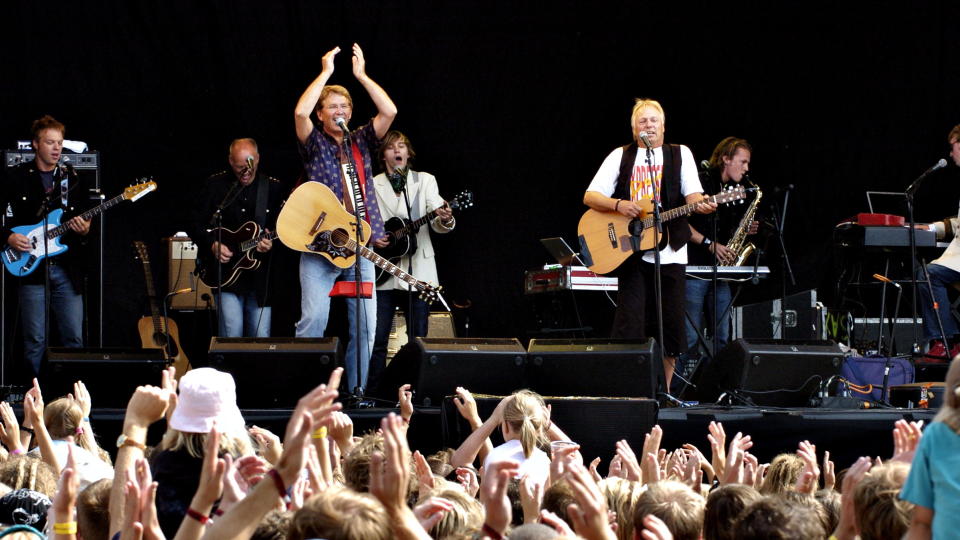 �YA 2006: Knutsen & Ludvigsen fikk et comeback p� �yafestivalen i 2006. Sondre Lerche sees til h�yre bak Gustav Lorentzen. Foto: Eirik Helland Urke