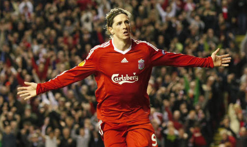 SER GAMLE VENNER FRA TRIBUNEN: Liverpool m� klare seg uten skadde Fernando Torres, som ikke f�r m�tt gamleklubben. Foto: TOM HALES/AP