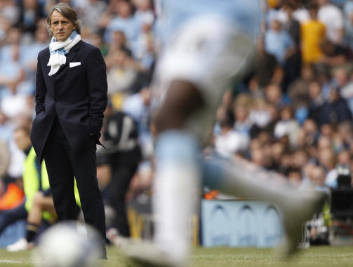 P� TORRES-JAKT: Manchester City-manager Roberto Mancini dr�mmer om � ha Fernando Torres og Carlos Tevez sammen p� topp. Foto: DARREN STAPLES/REUTERS
