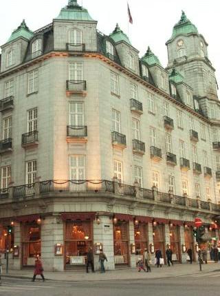 BOR P� GRAND: Medved skal bo �p� Grand hotell i Oslo sentrum. Foto: Scan-Foto: Erik Johansen