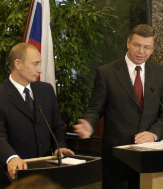 2002: Putin gjestet Norge i 2002 p� et arbeidsbes�k, der han traff den tyske forbundskansleren Gerhard Schr�der og statsminister Kjell Magne Bondevik.

Foto: JON TERJE H. HANSEN/Dagbladet