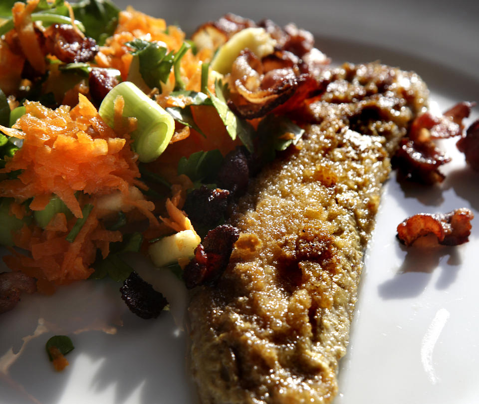 SILDEFRISTELSE: I helga kan du lage sild p� Andreas Viestads vis - sennepspanert sild med baconsalat.