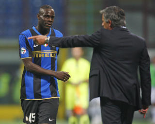YTER 25 PROSENT P� TRENING: Jose Mourinho mente Balotelli blir blant verdens beste dersom han �ker innsatsen til 50 prosent. Foto: AP/Luca Bruno)