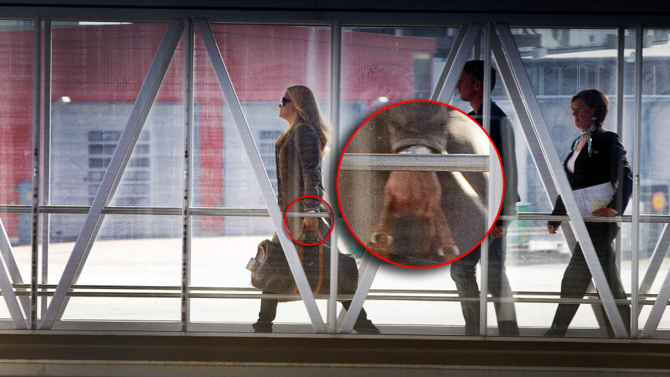 FORLOT LANDET: Prinsesse Madeleine forlot i g�r Sverige for � jobbe i New York. P� vei inn p� flyet kunne alle se at hun ikke lenger bar forlovelsesringen.  Foto: Sven Lindwall/Expressen