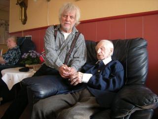 FAR OG S�NN: Trond Granlund med sin 90 �r gamle far Rolf.