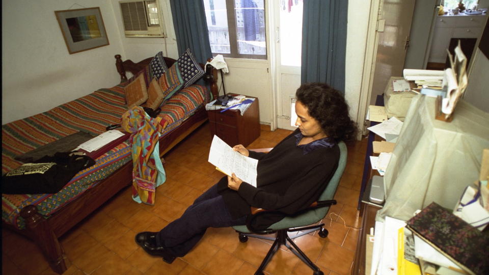 KRITIKEREN: I kj�lvannet av Indias formidable �konomiske suksess de siste �rene har landet utviklet fascistiske tendenser, hevder den indiske forfatteren Arundhati Roy. Foto: SCANPIX