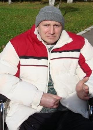 REHABILITERING: Avisredakt�r Mikhail Beketov er p� reahabilitering etter overfallet. Han har amputert tre fingre og et bein som f�lge av overfallet. Foto: Privat