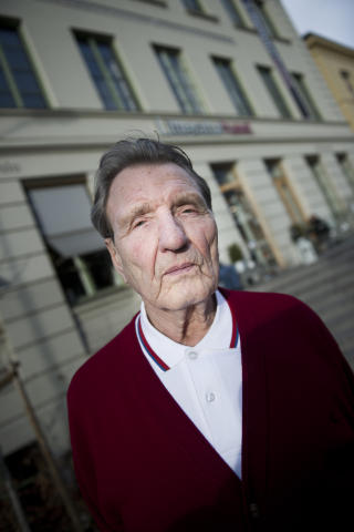 VAR FANGE I NORGE: - Det var en konstant f�lelse av sult og hele tiden lurte vi p� om vi ville bli en av de heldige som overlevde, sier Aleksej D. Perminow (87) til Dagbladet. Han var russisk krigsfange i Norge under 2. verdenskrig. Foto: H�KON EIKESDAL