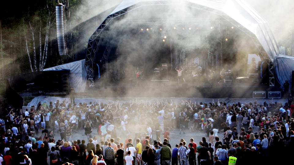 MENGER SEG MED FIFFEN: Hovefestivalen h�ster gode skussm�l i storavisa The Times. De har k�ret den norske festivalen til Europas fjerde beste. Foto: Lars Eivind Bones.