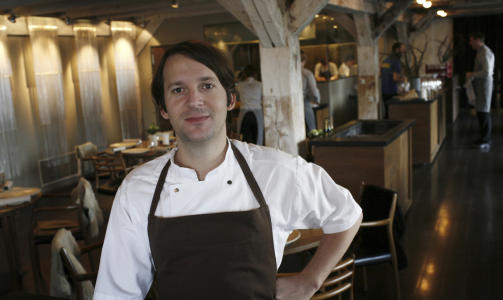  SJEFEN:  Rene Redzepi er sjefen p� verdens beste restaurant. Han har g�tt i l�re p� kj�kkenet til restauranten som tidligere er k�ret til verdens beste, Eli Buli n�r Barcelona. FOTO: CHRISTIAN CHARISIUS, REUTERS/SCANPIX.