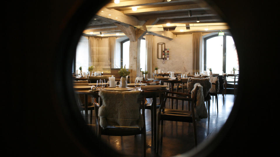  ET GLIMT INN I MAT-TEMPELET:  Noma p� Amager i K�benhavn er k�ret til verdens beste restaurant. FOTO:CHRISTAN CHARISIUS, REUTERS/SCANPIX.