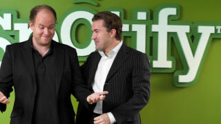 SATSER SOSIALT: Spotify-grunnleggerne Daniel Ek og Martin Lorentzon satser p� sosial funksjonalitet og Facebook-integrasjon. Foto: SPOTIFY