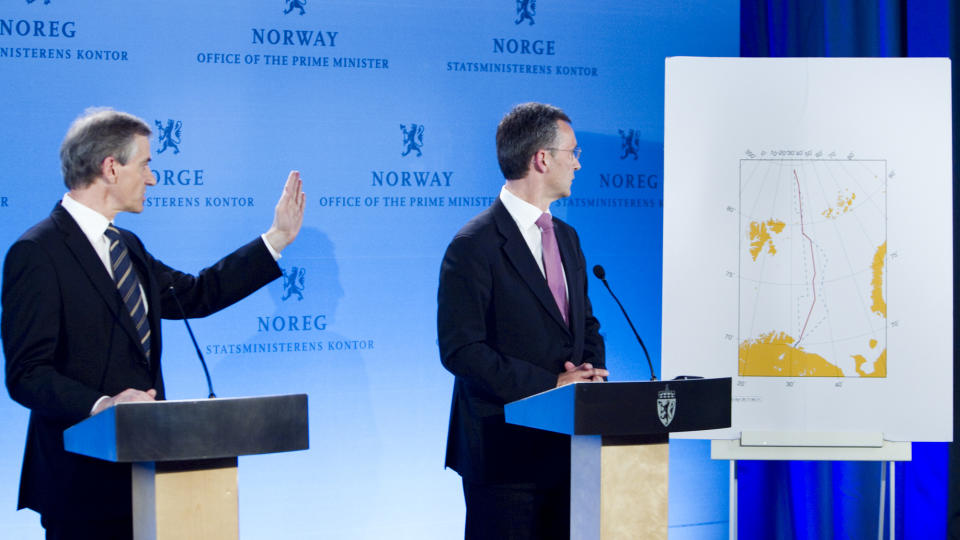 BLE ENIGE: 
Statsminister Jens Stoltenberg og utenriksminister Jonas Gahr St�re informerte pressen om delelinjen i Barentshavet i dag.
Foto: Heiko Junge / Scanpix