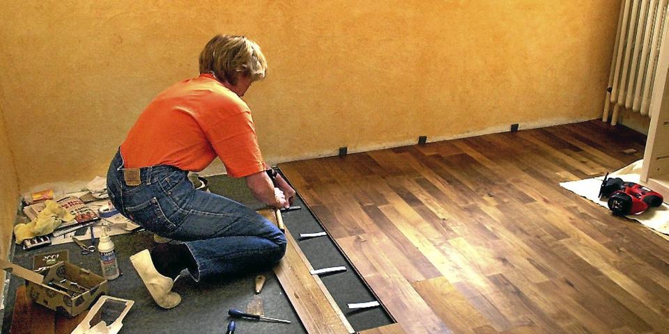 SKJ�TER: Skj�tene skal fordeles jevnt over hele gulvet n�r du legger parkett. Foto: Colourbox.com