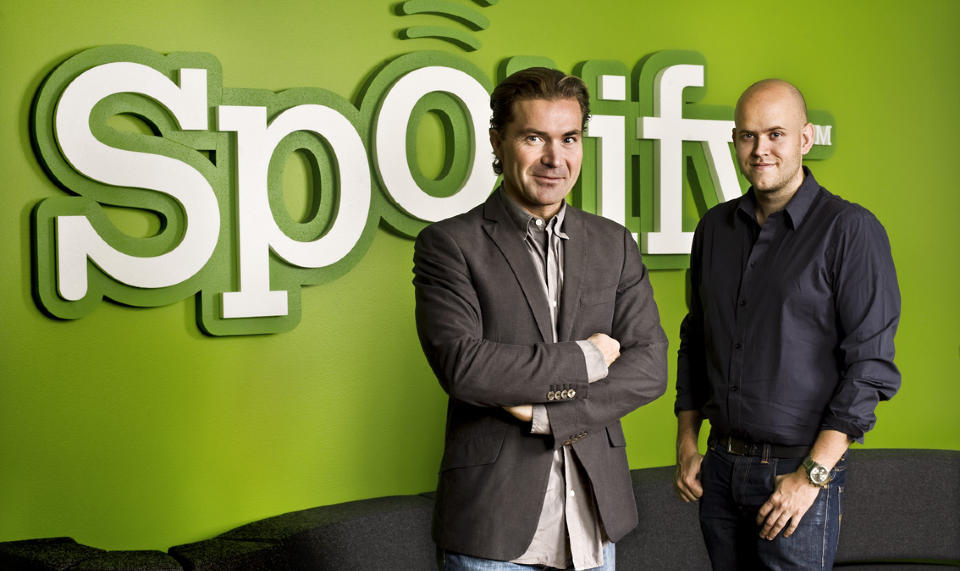 REDNINGSMENN ELLER SKURKER?: Sjefen for Vamps plateselskap sammenlikner den reklamefinansierte gratistjenesten til Spotify-grunnleggerne Daniel Ek og Martin Lorentzon med fildelingstjenesten The Pirate Bay. Foto: SPOTIFY