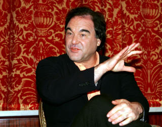 DRAS INN I KRANGEL:   Oliver Stone har i dag norgespremiere p� sin film om Hugo Chavez og venstreb�lgen i Latin-Amerika. Mark Weisbrot er manusforfatter. PHOTO ANSA/ALESSIA PARADISI