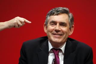 HAR MAKTA ENN S� LENGE: Men kun en av tre velgere peker ut Gordon Brown som mannen de vil ha i 10 Downing Street i en ny unders�kelse. Foto: REUTERS/Stefan Wermuth