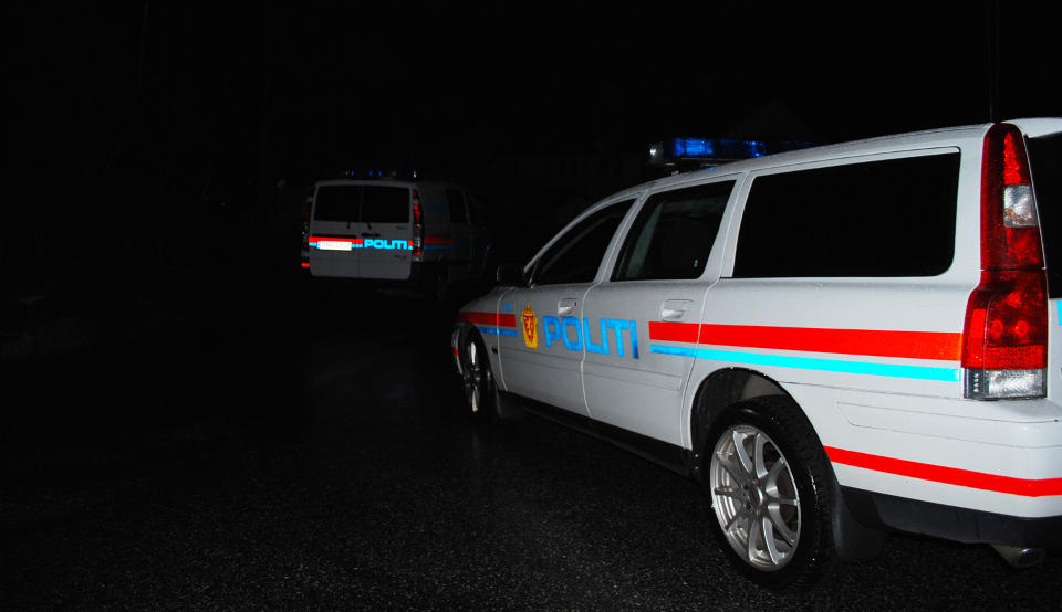 STOR AKSJON: Politiet er p� plass med store mannskaper i boligfeltet i Morvik. Foto: LEIF STANG/DAGBLADET