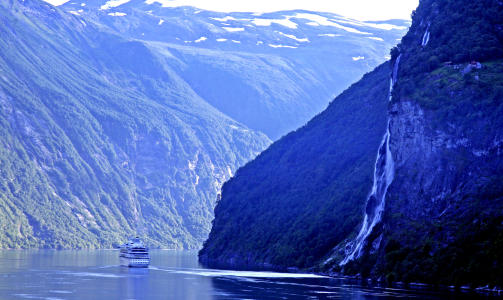 LEKKERT: Det spektakul�re fossefallet De syv s�stre i Geirangerfjorden f�r alltid kamerautl�serne til � klikke som det reneste steppe-ensembelet!