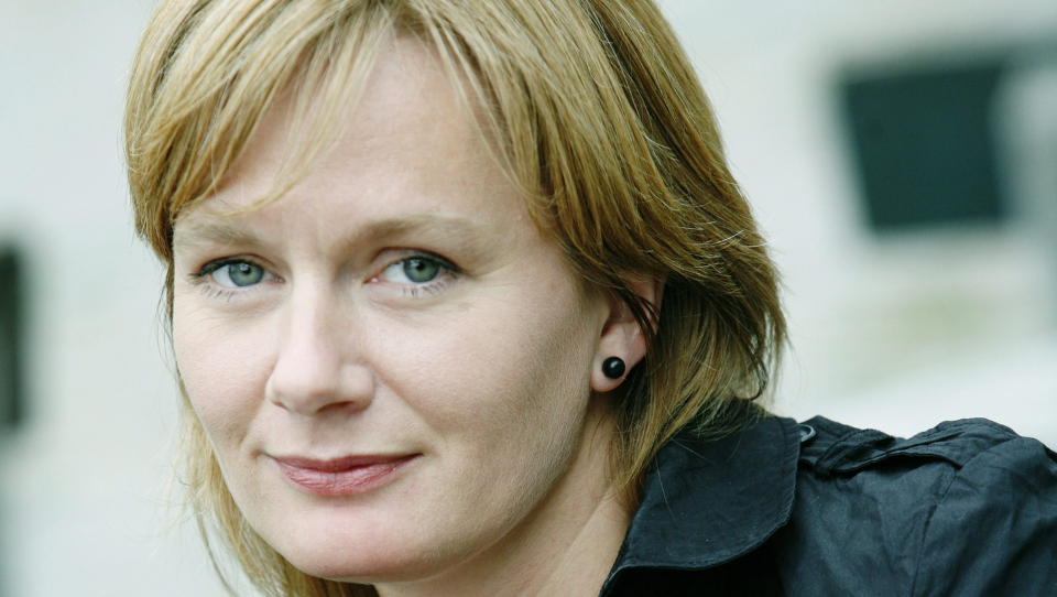 OVERTYDIG: Marit Eikemo bruker Ibsen for � beskrive forfallet. 

I motsetning til den tradisjonelle og lettleste 

debuten er dette en 

kompleks oppbygget roman.
