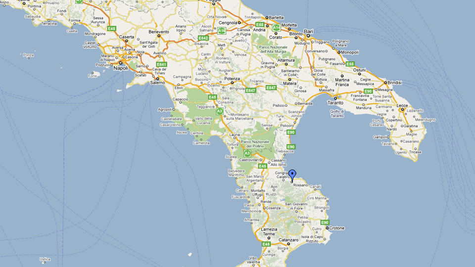 I ROSSANO:  Den 22 uker gamle babyen skal ha blitt etterlatt av legene for � d� i den italienske byen Rossano. Kart: Google
