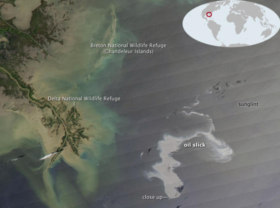 TRUER FIRE STATER: Oljeflaket fotografert av Moderate Resolution Imaging Spectroradiometer (MODIS) om bord NASAs Aqua-satellitt. Foto: NASA