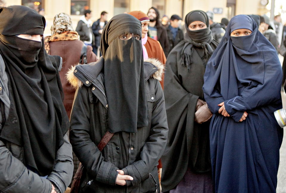 FORBYS: Ansiktsdekkende plagg som burka og nikab skal forbys p� offentlig sted, hvis den belgiske nasjonalforsamlingen f�r det som den vil. Her fra en demonstrasjon i Oslo. Foto: LARS EIVIND BONES/DAGBLADET