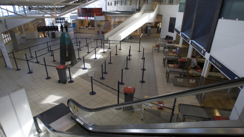 EVAKUERTE STAVANGER LUFTHAVN SOLA: En saks som glapp igjennom sikkerhetskontrollen i dag tidlig. Da m�tte hele lufthavnen evakueres. Her fra streiken i 2008.
Foto: Alf Ove Hansen / SCANPIX