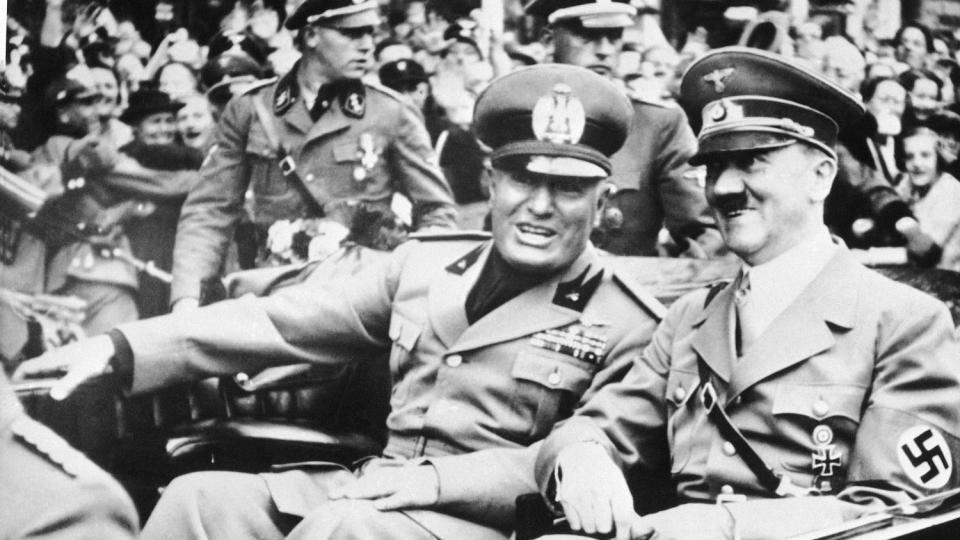 I M�NCHEN: Mussolini og Hitler i M�nchen, 28. september 1938. �Italia skjelver av kj�rlighet og entusiasme, jeg venter p� ham�, skriver Mussolinis elskerinne samme dag i sin dagbok. ??Foto: Scanpix?