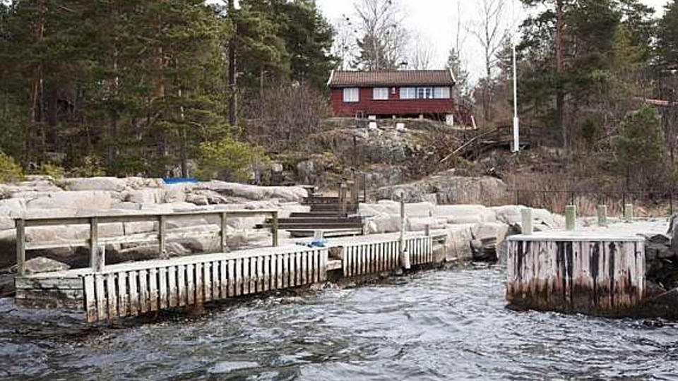 LAGT UT FOR SALG: Familiehytta til Erik Byes kone, Tove, p� S�ndre Lang�ra. Her tilbragte paret mange stunder, og Erik Bye skrev b�de vers og prosa her. Foto: Privatmegleren